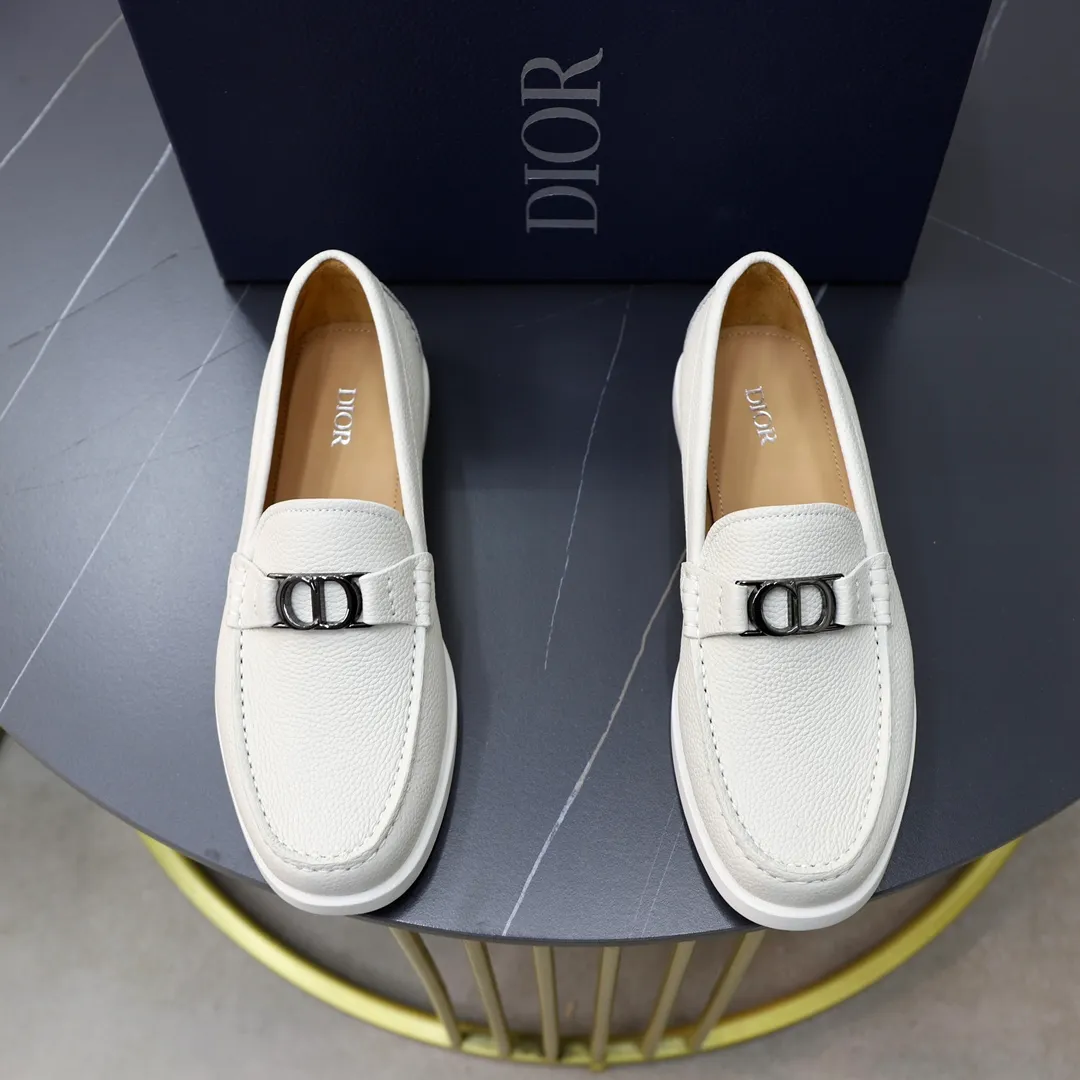 Ex-factory price: 540🙅‍♂️🙅‍♂️🙅‍♂️ Brand: Dior DIOR Standard code: Men's code 38/44 (45 can be customized) Grade: Same as the official website Material: Original cowhide stitching, cowhide lining, original TPU wear-resistant soft outsole Style categories: Leisure and sports version, footwear for driving, young fashion, European and American trends, British style Color: actual picture color